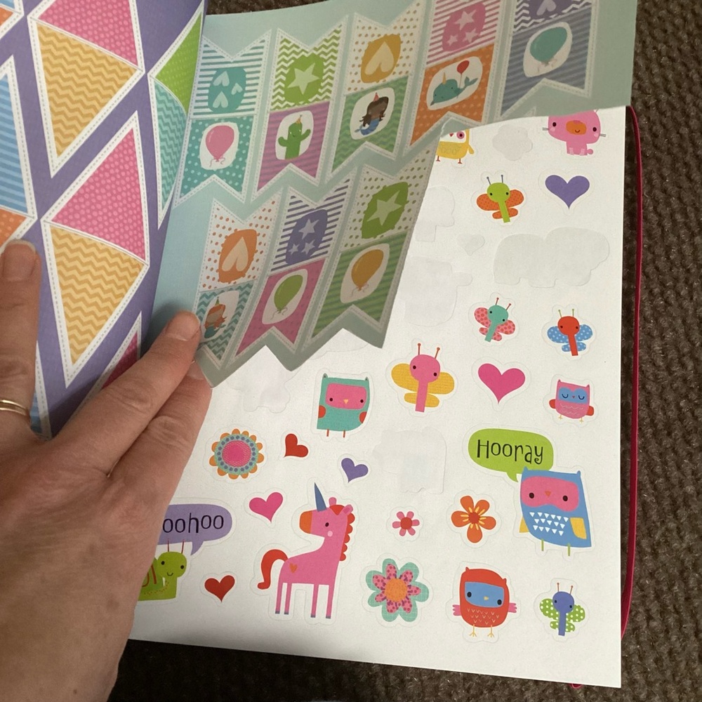 Paper gifting crafts, cards and decorating books - Picture 11 of 14